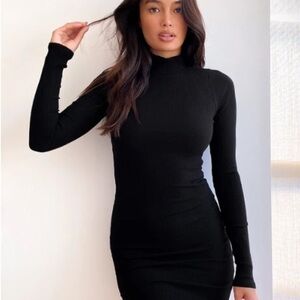 NEW⭐️Aritzia Babaton Candice Dress♥️